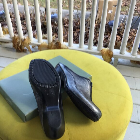 Nurture Mules Slip-On Leather Clogs Silver Pewter  Comfort Shoes Women’s Size 8M - Picture 6 of 7